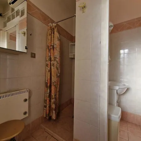 Borghetto S.s. Trilocale Davanti Al Mare - A/c Appartement