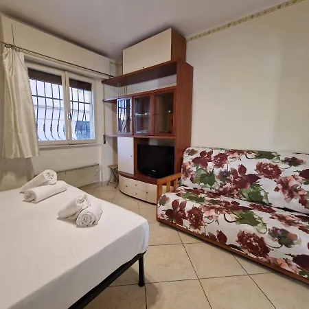 Borghetto S.s. Trilocale Davanti Al Mare - A/c Appartement *